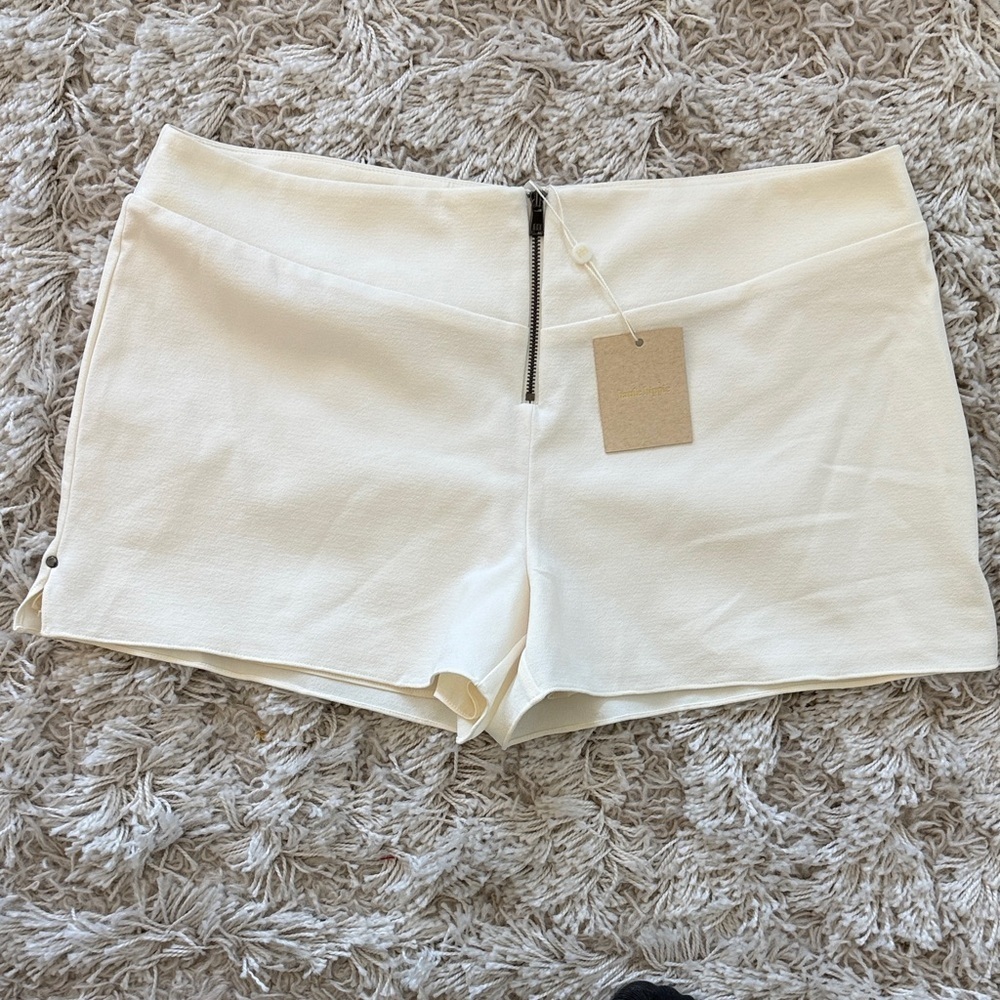 Haute Hippie NWT Cream Tailored Zip-Up Shorts Women Size 10